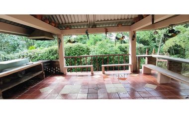 Hermosa casaquinta de 1920 en 790 mill en La  Esperanza, La Mesa Cund