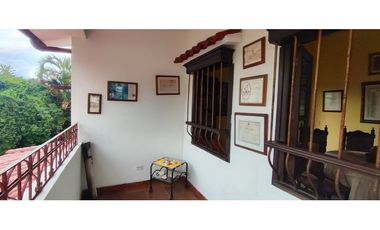 Hermosa casaquinta de 1920 en 790 mill en La  Esperanza, La Mesa Cund