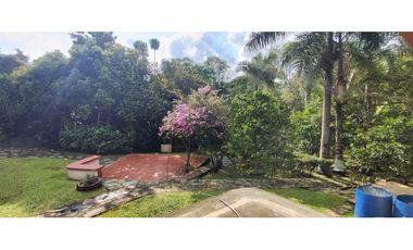 Hermosa casaquinta de 1920 en 790 mill en La  Esperanza, La Mesa Cund