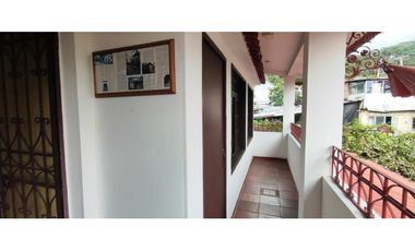 Hermosa casaquinta de 1920 en 790 mill en La  Esperanza, La Mesa Cund