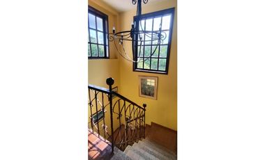 Hermosa casaquinta de 1920 en 790 mill en La  Esperanza, La Mesa Cund