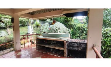 Hermosa casaquinta de 1920 en 790 mill en La  Esperanza, La Mesa Cund