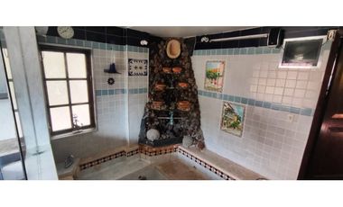 Hermosa casaquinta de 1920 en 790 mill en La  Esperanza, La Mesa Cund