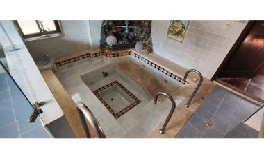 Hermosa casaquinta de 1920 en 790 mill en La  Esperanza, La Mesa Cund