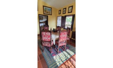 Hermosa casaquinta de 1920 en 790 mill en La  Esperanza, La Mesa Cund