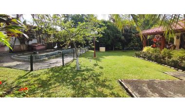 Hermosa casaquinta de 1920 en 790 mill en La  Esperanza, La Mesa Cund