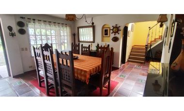 Hermosa casaquinta de 1920 en 790 mill en La  Esperanza, La Mesa Cund