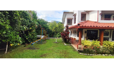 Hermosa casaquinta de 1920 en 790 mill en La  Esperanza, La Mesa Cund