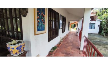 Hermosa casaquinta de 1920 en 790 mill en La  Esperanza, La Mesa Cund