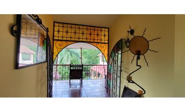 Hermosa casaquinta de 1920 en 790 mill en La  Esperanza, La Mesa Cund