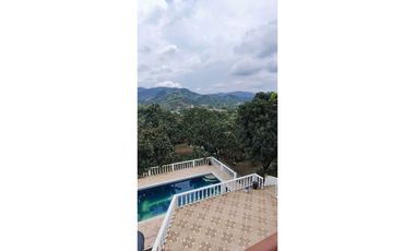 Venta de casa campestre de 2300 M2 en 1300 mill en San Joaquín La Mesa