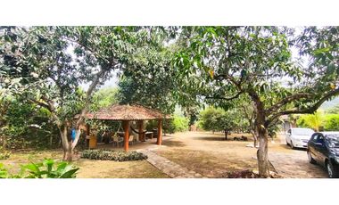 Venta de casa campestre de 2300 M2 en 1300 mill en San Joaquín La Mesa