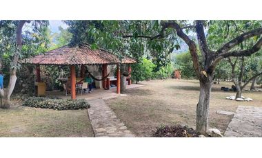 Venta de casa campestre de 2300 M2 en 1300 mill en San Joaquín La Mesa