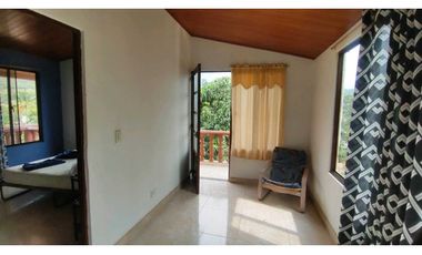 Venta de casa campestre de 2300 M2 en 1300 mill en San Joaquín La Mesa