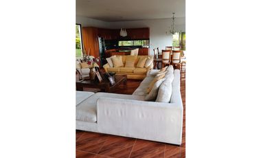 Linda Finca de 1883 M2 en 950 mill en La Capilla, Via Cachipay Cund.