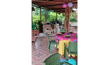 Linda Finca de 1883 M2 en 950 mill en La Capilla, Via Cachipay Cund.