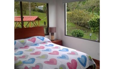 Linda Finca de 1883 M2 en 950 mill en La Capilla, Via Cachipay Cund.