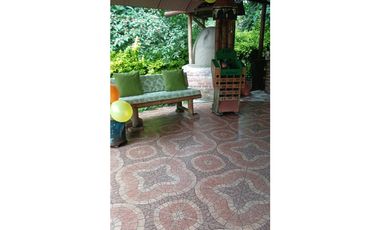 Linda Finca de 1883 M2 en 950 mill en La Capilla, Via Cachipay Cund.