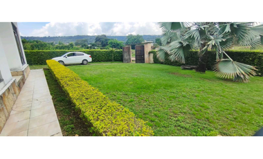 Casa campestre en Condominio de 1704 M2 con piscina en La Mesa cund