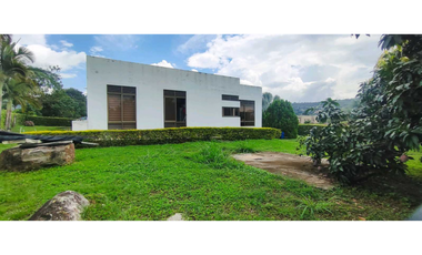 Casa campestre en Condominio de 1704 M2 con piscina en La Mesa cund