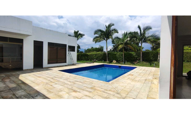Casa campestre en Condominio de 1704 M2 con piscina en La Mesa cund