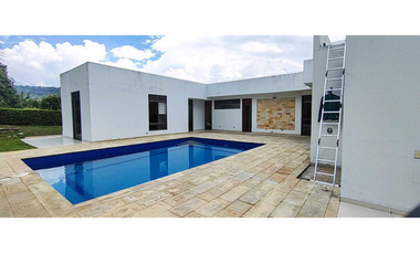 Casa campestre en Condominio de 1704 M2 con piscina en La Mesa cund
