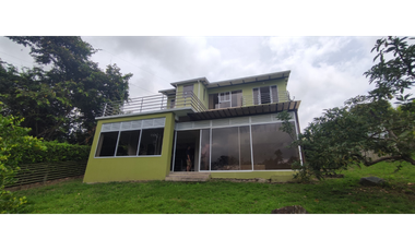 Casa campestre urbana de 800 M2 en 749 mill en La Mesa Cund