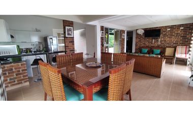 Casa campestre urbana de 800 M2 en 749 mill en La Mesa Cund