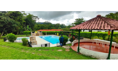 Casa Campestre de 1000 M2 en condominio, en La Mesa Cund, COL