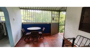 Venta de casalote de 410 M2 en 280 mill neg, se recibe vehículo