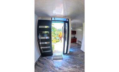 Venta de casa campestre de 370 M2 en 550 mill en La Mesa Cund