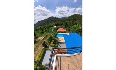 Venta de casa campestre de 370 M2 en 550 mill en La Mesa Cund