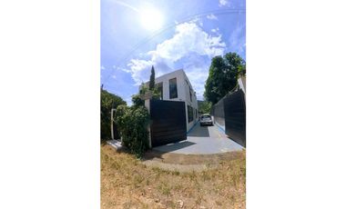 Venta de casa campestre de 370 M2 en 550 mill en La Mesa Cund