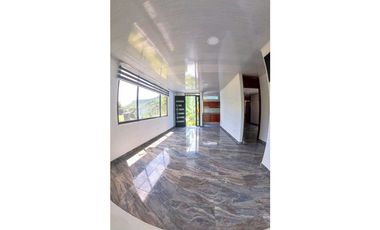 Venta de casa campestre de 370 M2 en 550 mill en La Mesa Cund