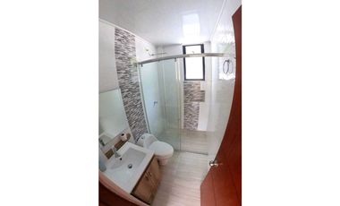 Venta de casa campestre de 370 M2 en 550 mill en La Mesa Cund