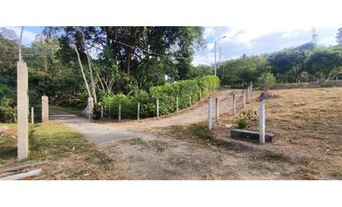 venta de lote de 2327 M2 en 235 mill negociables en La Mesa Cund.