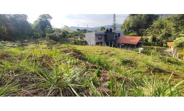 venta de lote de 2327 M2 en 235 mill negociables en La Mesa Cund.