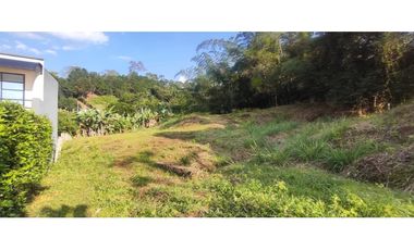 venta de lote de 2327 M2 en 235 mill negociables en La Mesa Cund.