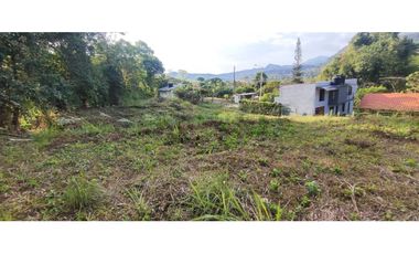 venta de lote de 2327 M2 en 235 mill negociables en La Mesa Cund.