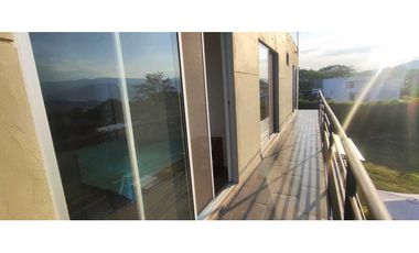 Se vende casa campestre de 1500 M2 en 890 mill con piscina en La Mesa