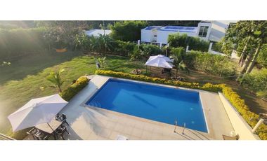 Se vende casa campestre de 1500 M2 en 890 mill con piscina en La Mesa