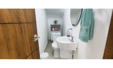 Se vende casa campestre de 1500 M2 en 890 mill con piscina en La Mesa