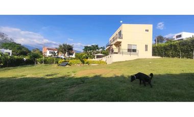 Se vende casa campestre de 1500 M2 en 890 mill con piscina en La Mesa