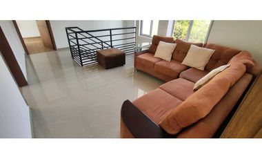 Se vende casa campestre de 1500 M2 en 890 mill con piscina en La Mesa