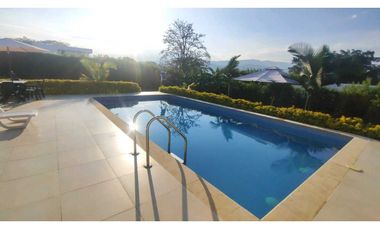 Se vende casa campestre de 1500 M2 en 890 mill con piscina en La Mesa