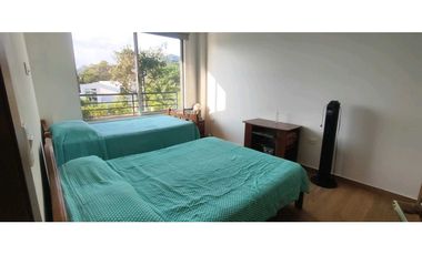 Se vende casa campestre de 1500 M2 en 890 mill con piscina en La Mesa