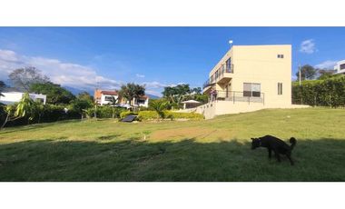 Se vende casa campestre de 1500 M2 en 890 mill con piscina en La Mesa