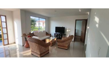 Se vende casa campestre de 1500 M2 en 890 mill con piscina en La Mesa