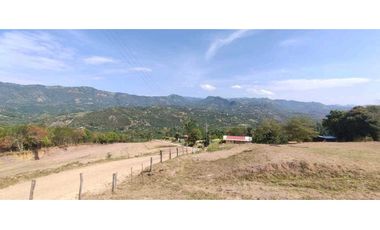 Venta de lote de 2500 M2 en 250 mill con laguna en San joaquin La Mesa