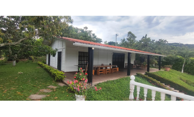 Casalote campestre de 2500 m2 en 650 mill entre La Mesa, con vista.